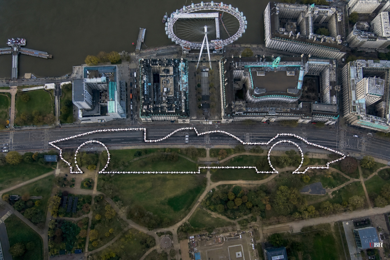 29 Runners Cover 100 Kilometers of London Streets to Draw a Giant Jaguar for a Guinness World Record