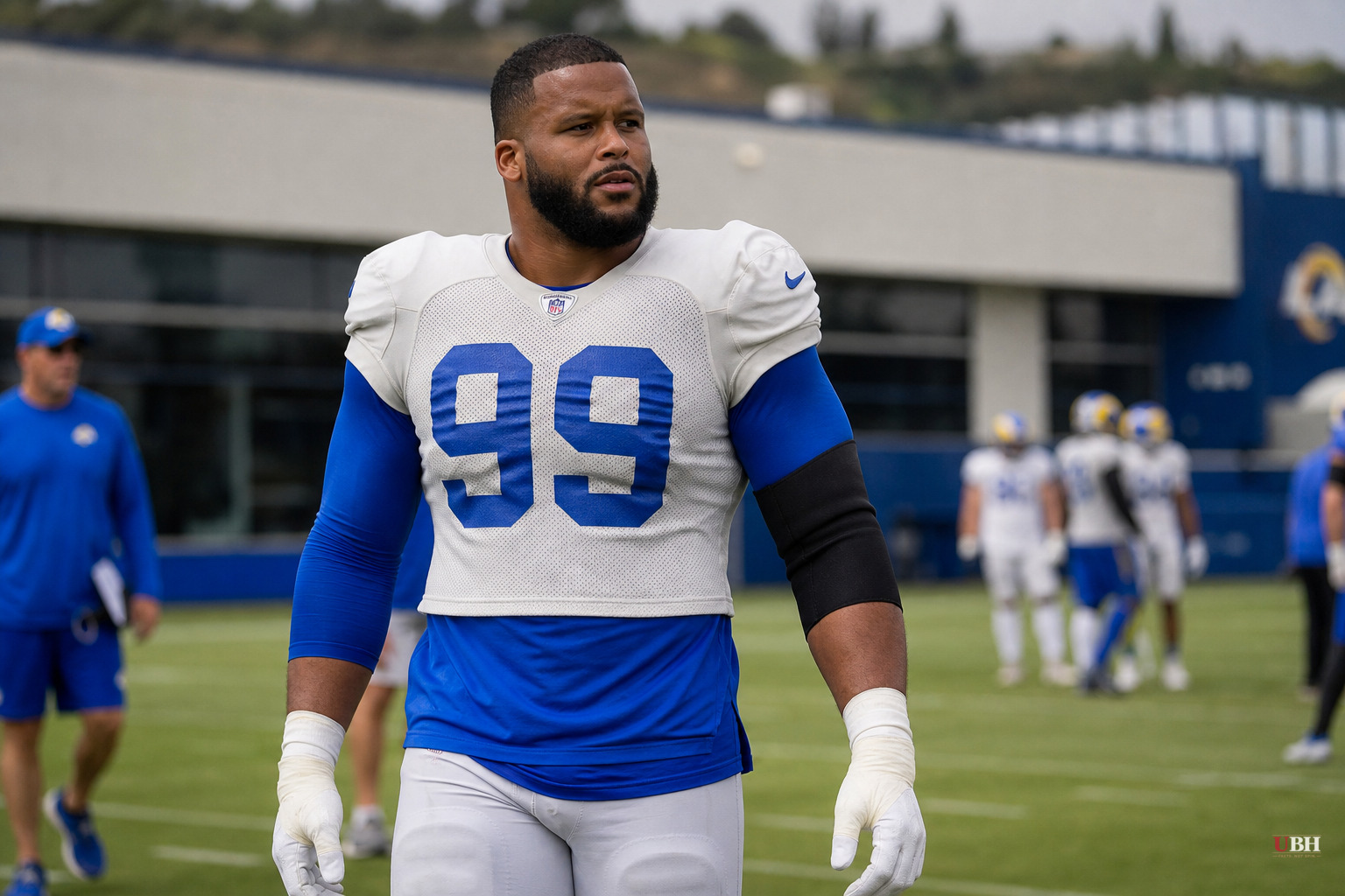 Aaron Donald Puts On Pads for Rams Workout as Comeback Decision Nears