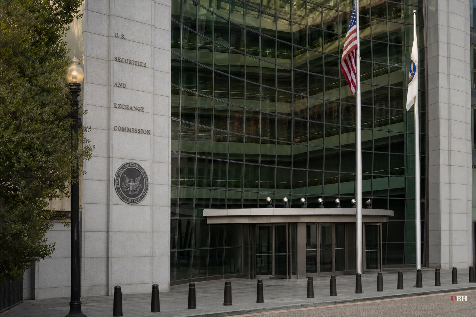 ARK Investment Management Asks SEC to Approve Blockchain-Tracked Share Class for Venture Fund