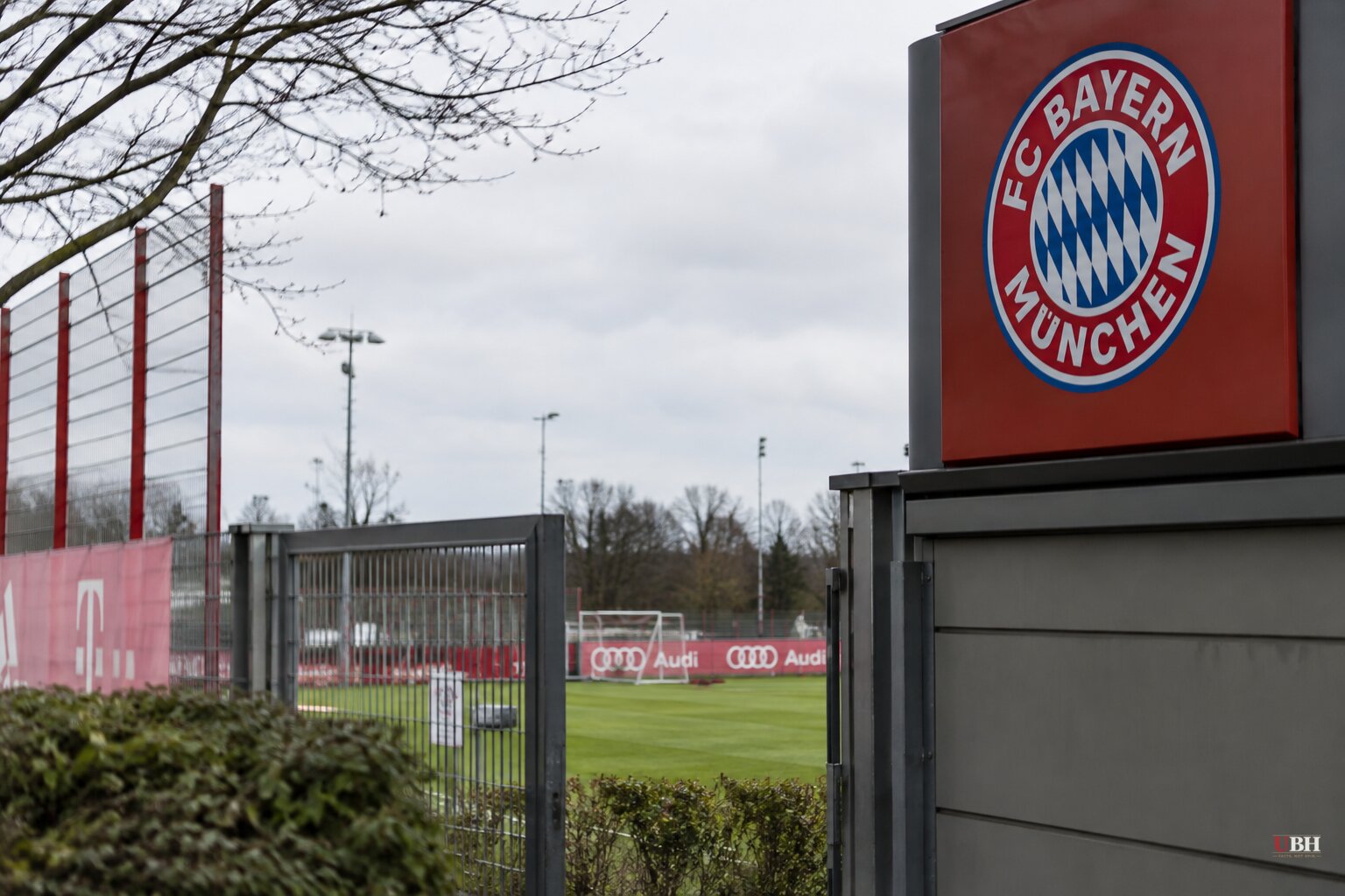 Bayern Munich say Kompany will be out for weeks after training-ground collapse