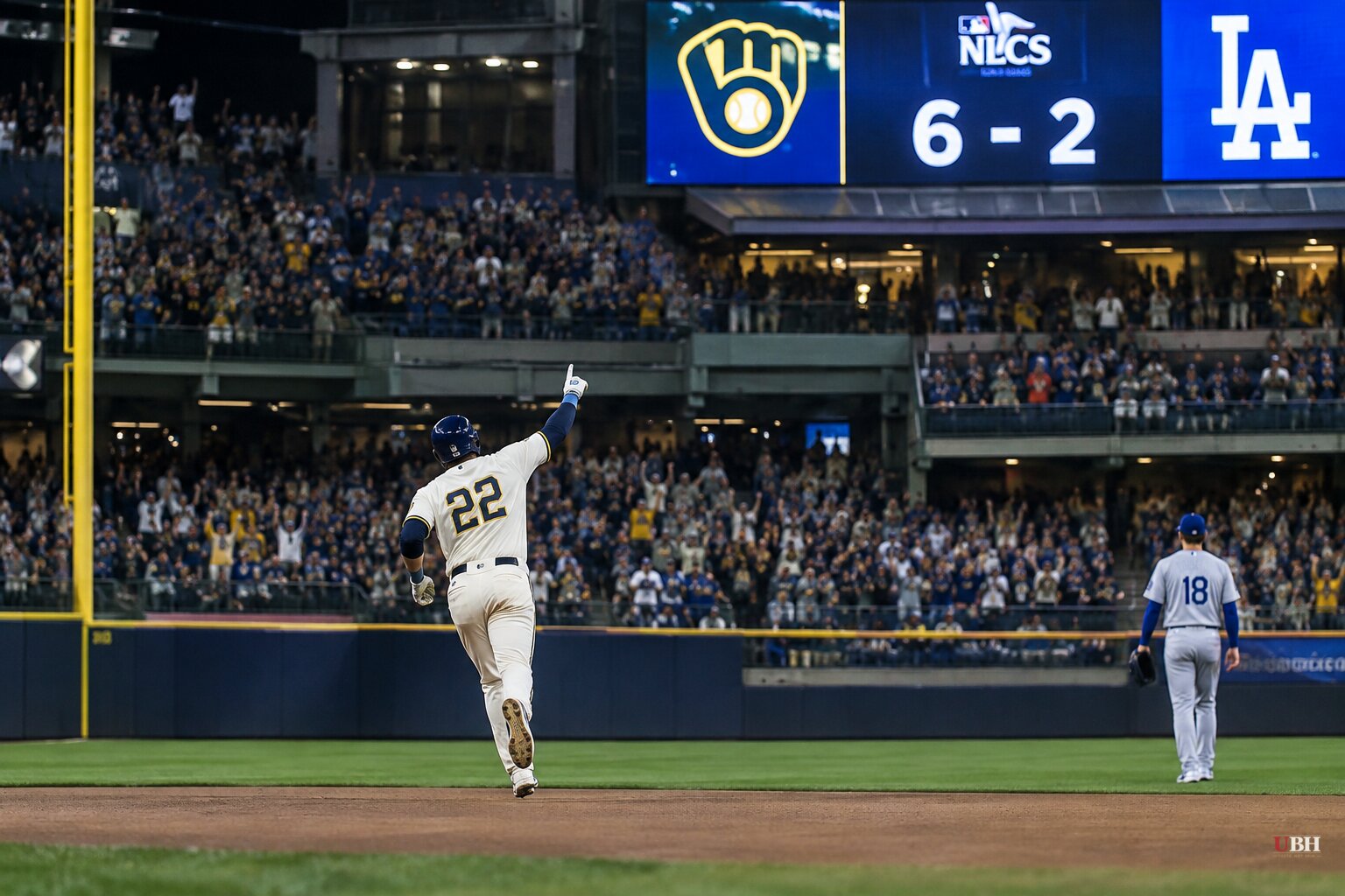 Brewers Beat Dodgers 6-2 in NLCS Game 3, Take 3-0 Series Lead