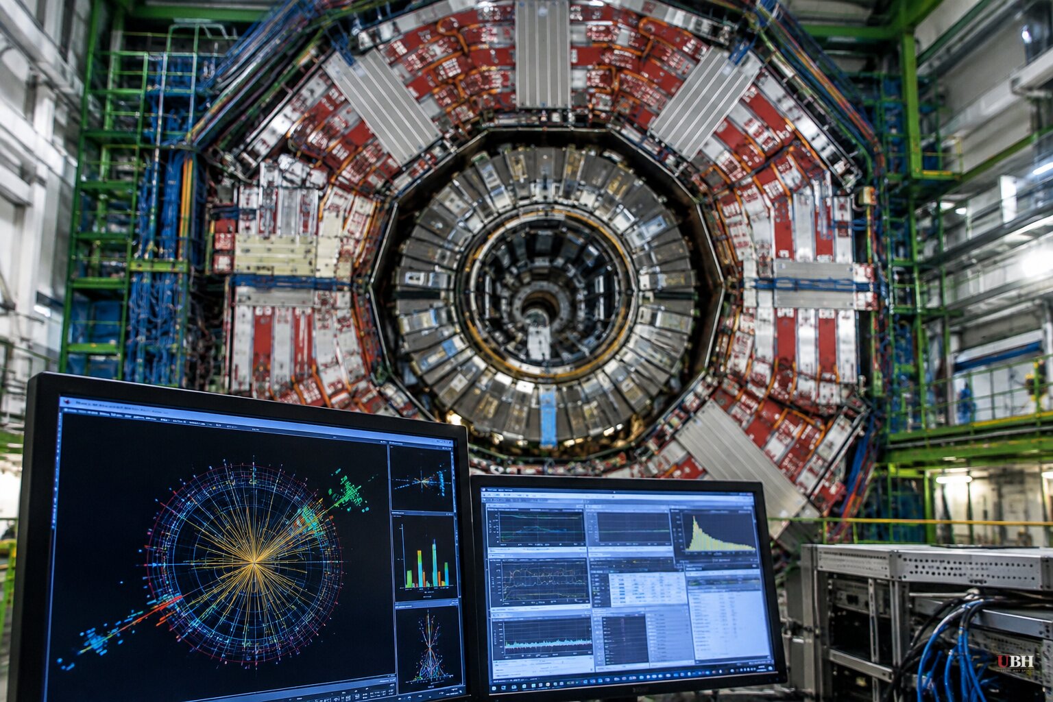 CERN's ATLAS Experiment Finds Strong Evidence Z Bosons Stay Entangled at Record Collision Energies