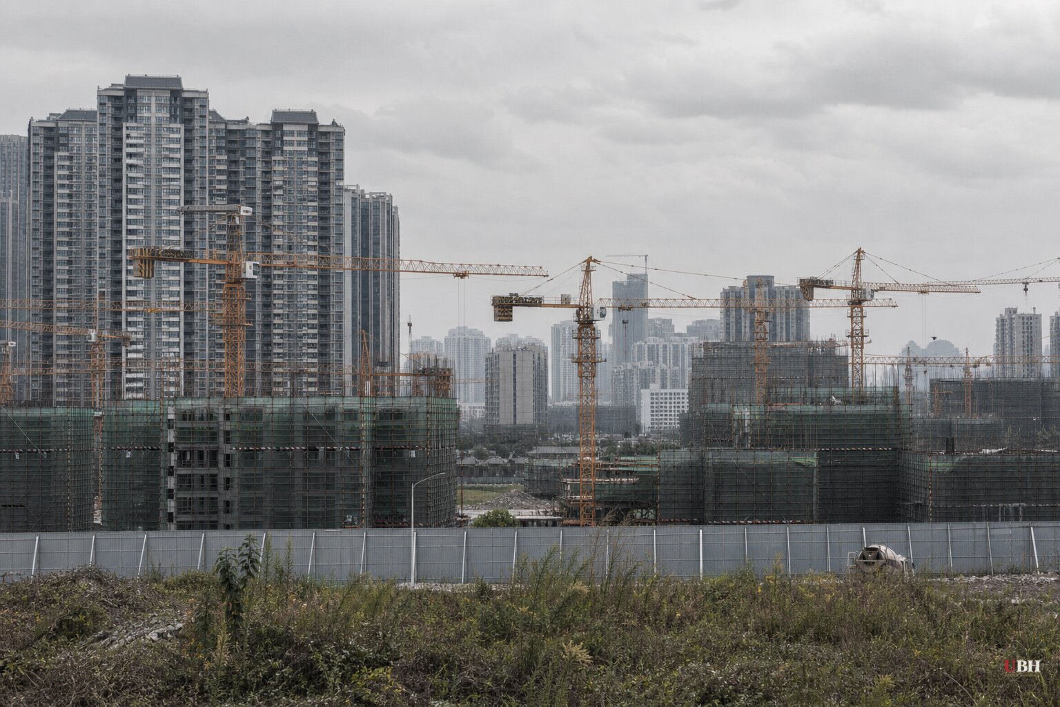 China's Local Governments Need 10.5 Trillion Yuan From Beijing as Land Sales Revenue Craters 31%