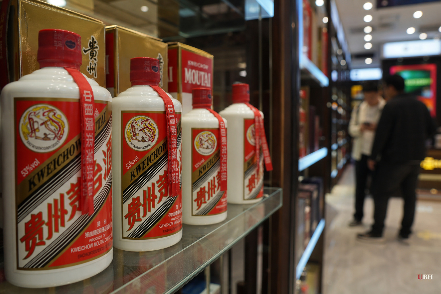 China's State Funds Dump Moutai Stock as Liquor Giant Posts First Profit Drop in Over a Decade