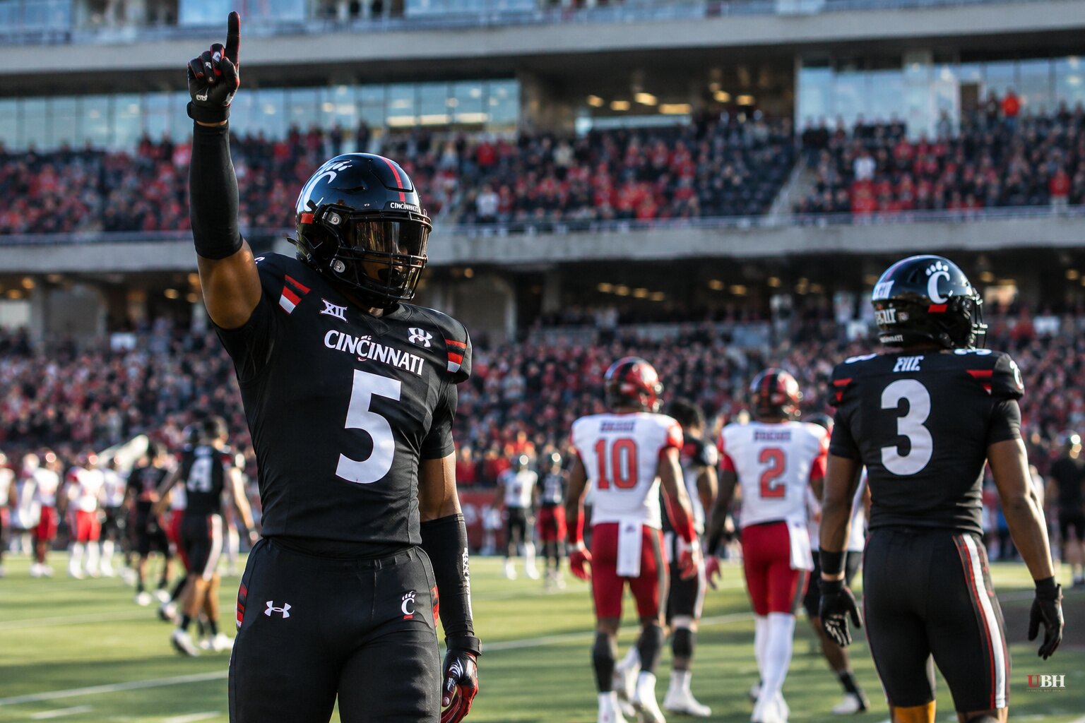 Cincinnati Beats No. 8 Texas Tech 37-24, Handing Red Raiders First Loss After Sorsby Fight