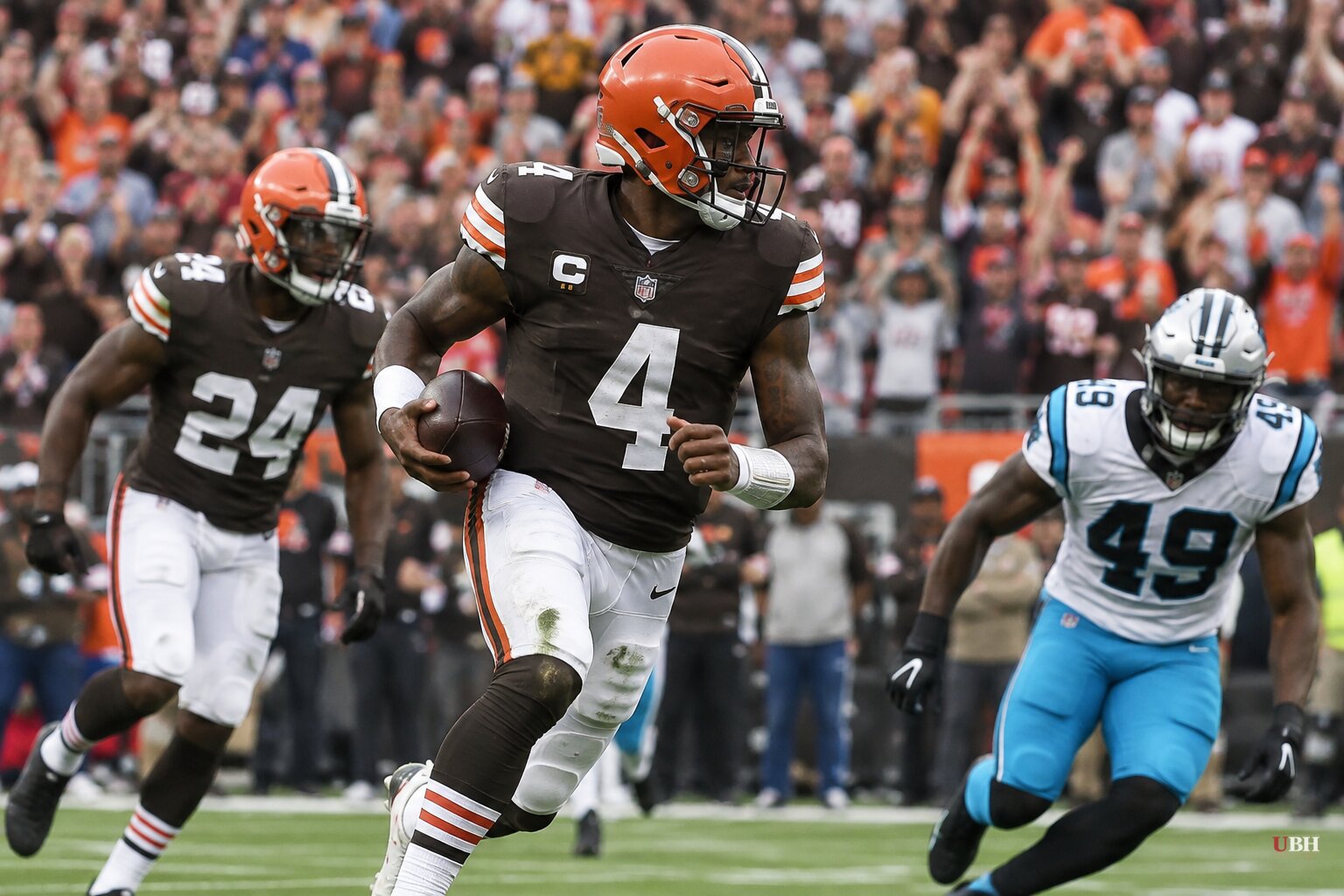 Deshaun Watson Throws Two TDs as Browns Rally to Beat Panthers 21-18, Turning Boos Into Cheers