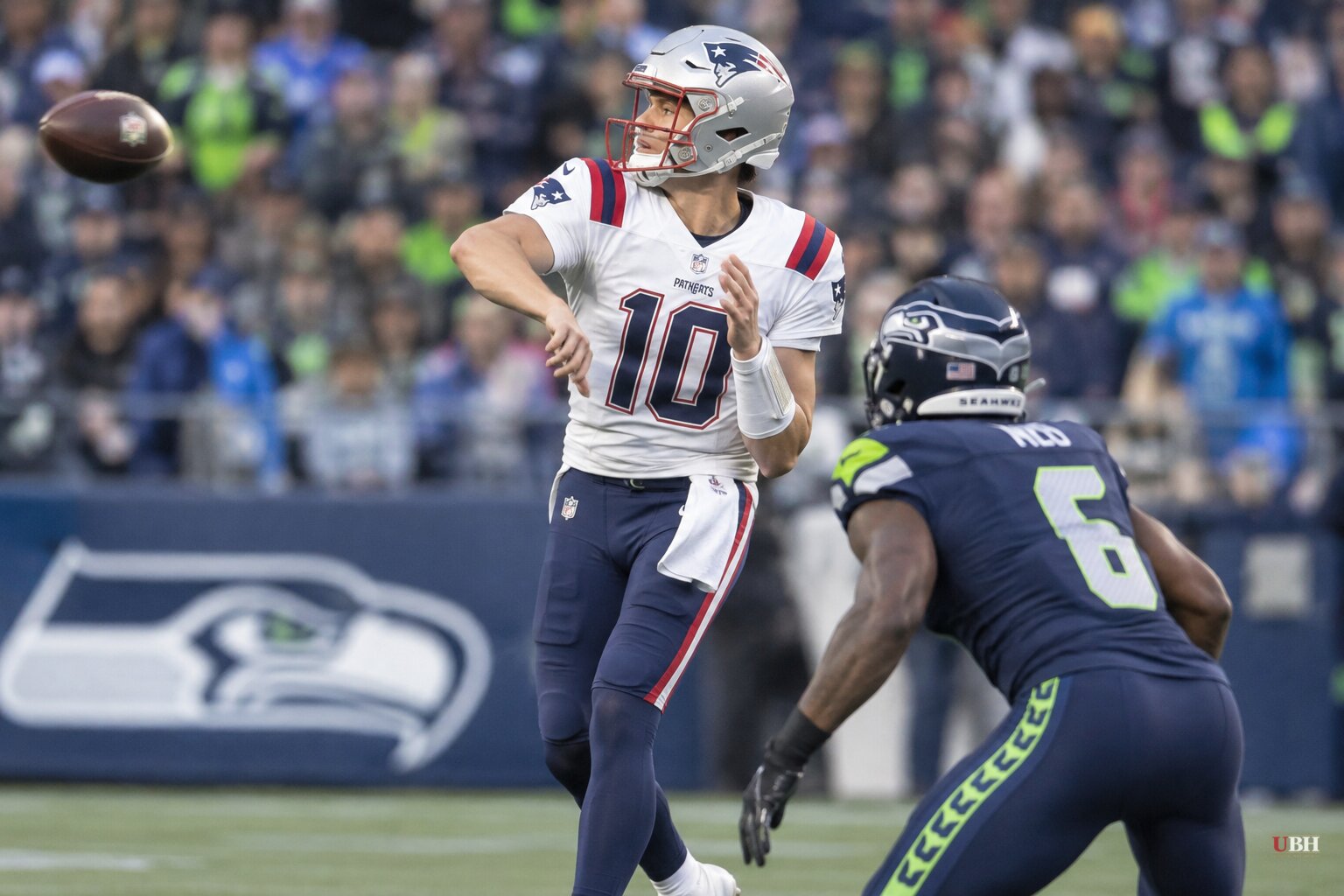 Drake Maye Throws Three Fourth-Quarter Interceptions as Seahawks Rally to Beat Patriots 13-10
