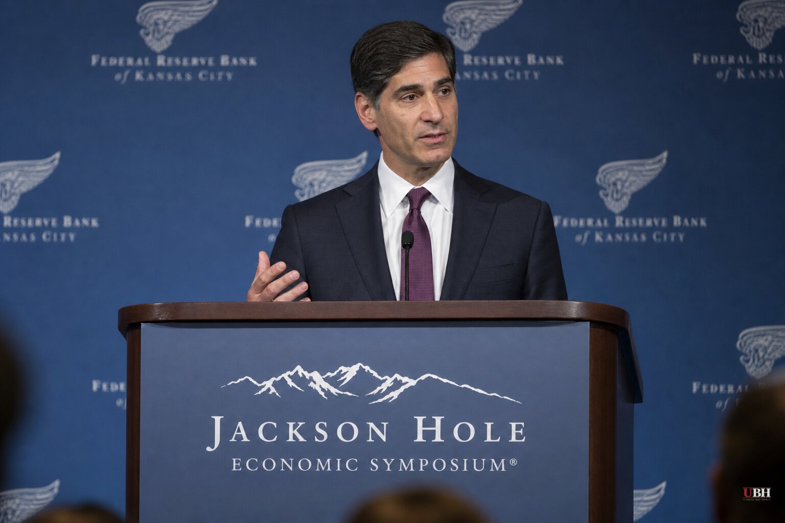 Fed Chair Warsh Heads to Jackson Hole as Bessent's Treasury Buyback Plan Draws Fire From Wall Street