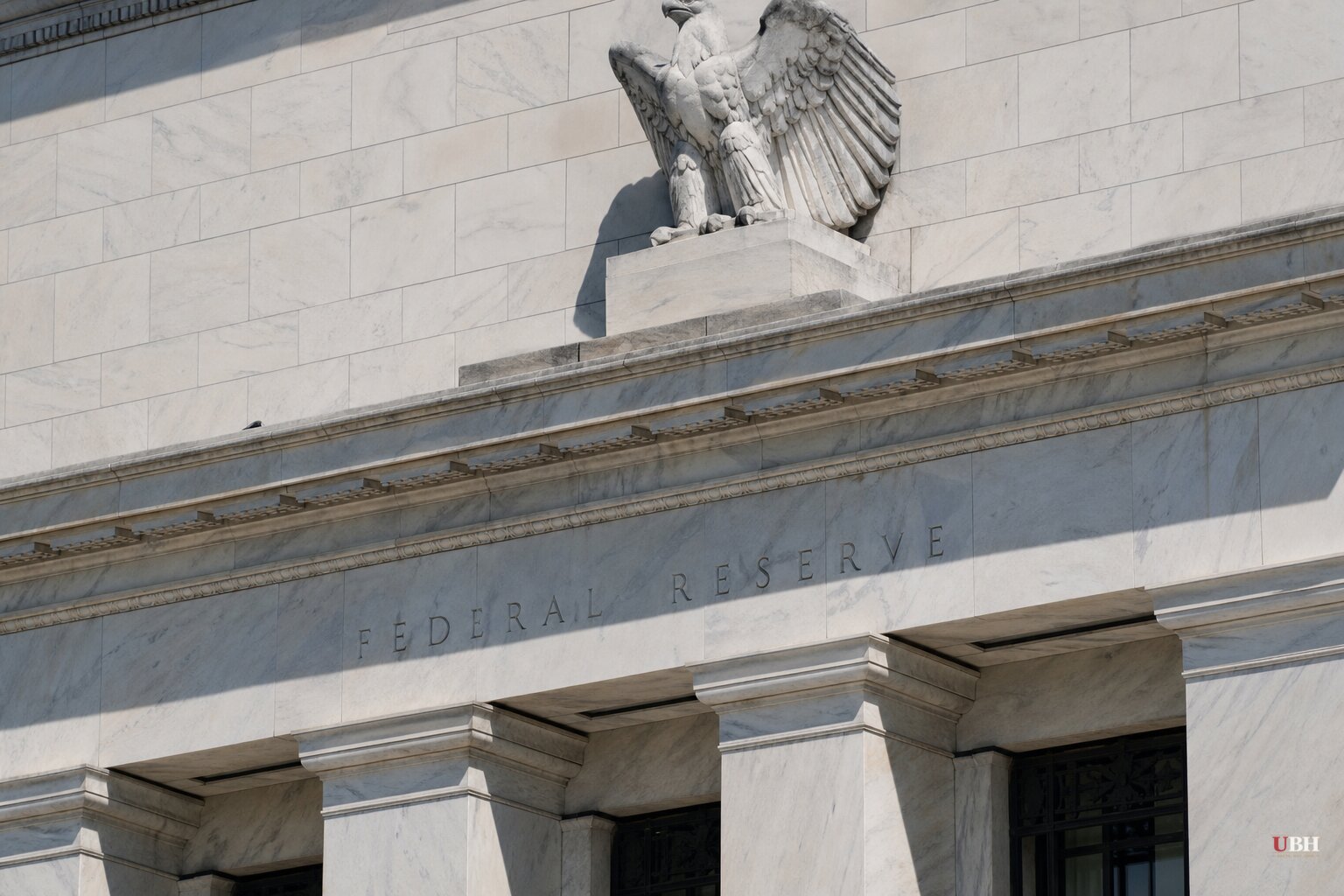Fed Holds Rates at 3.50%-3.75% as Three Regional Presidents Push for a Hike