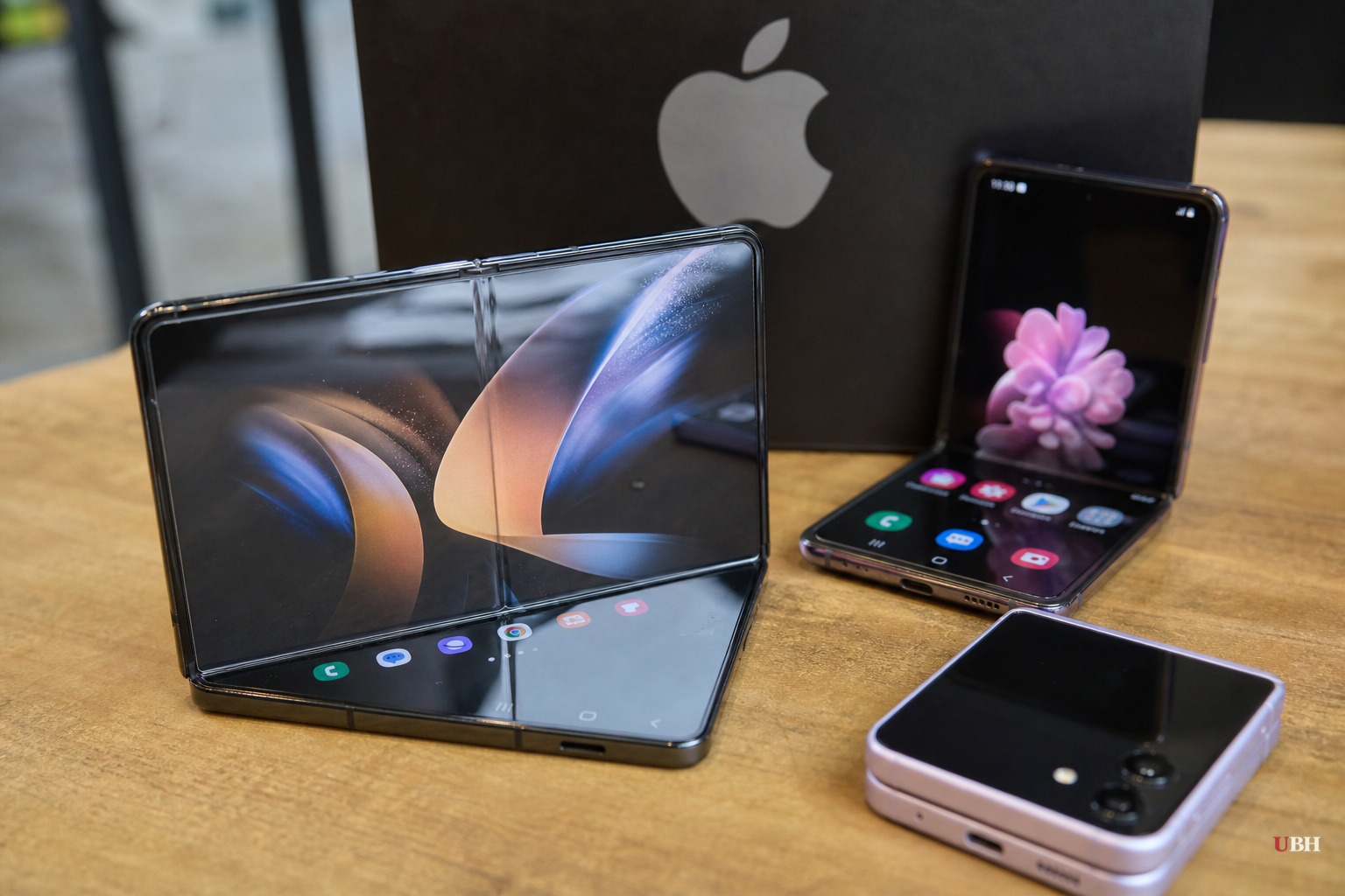 Foldable Phones Took Seven Years to Stop Breaking. Now Apple Wants In.