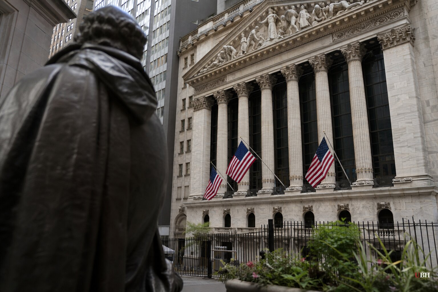 Foreign Investors Slash Dollar Hedges to Decade Low as Global Bond Yields Hit Multi-Decade Highs
