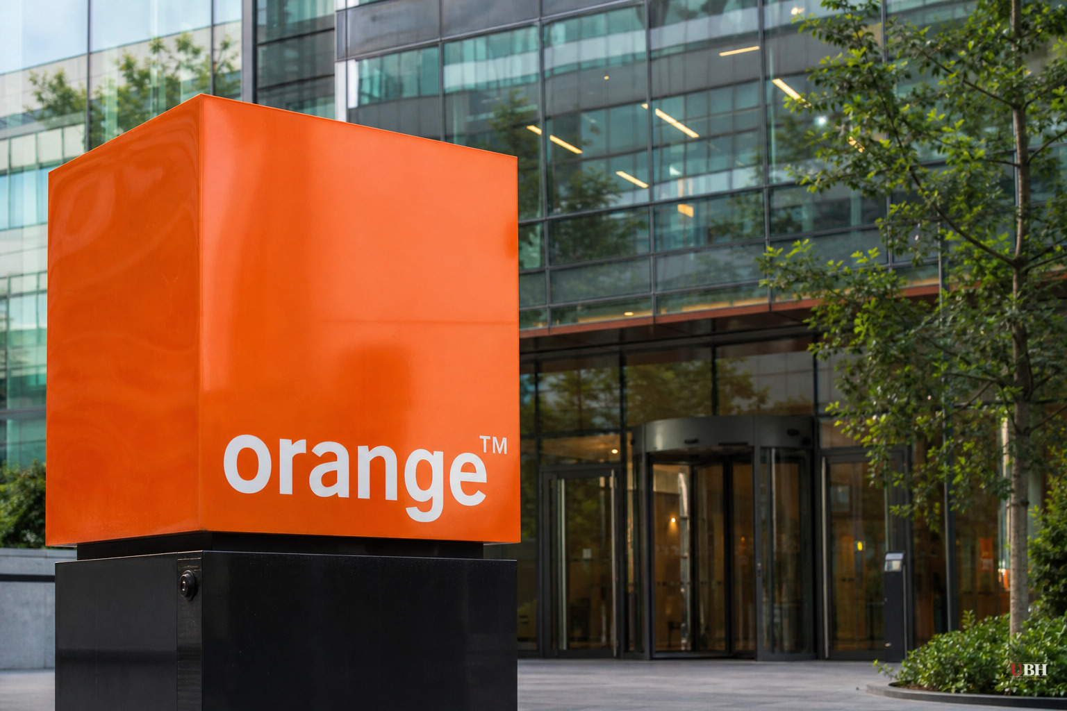 France Sells Down Orange Stake, Raises About €1.1 Billion, Keeps Voting Control