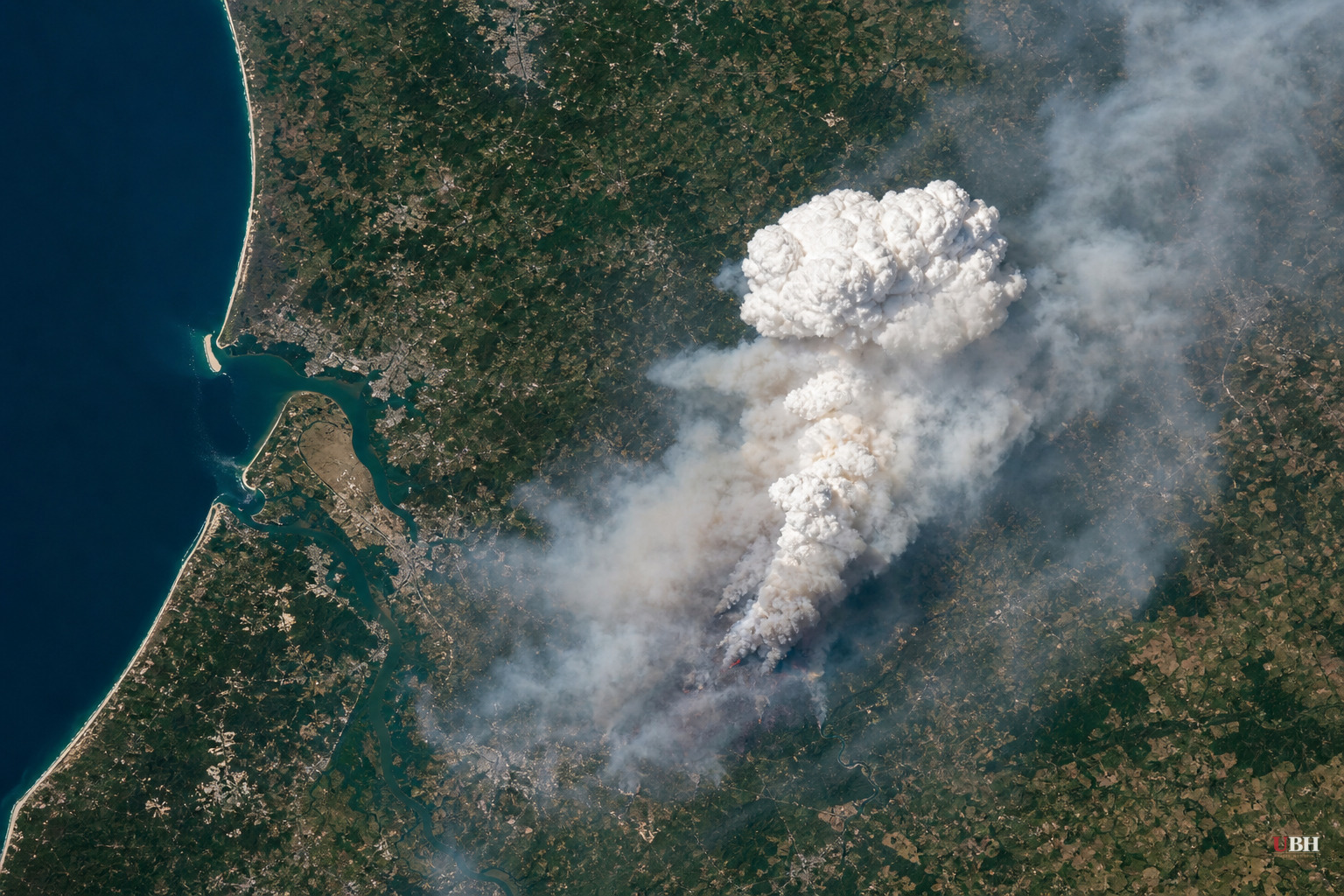 France's First Confirmed Fire-Generated Thunderstorm Has Stopped Spreading, Officials Say