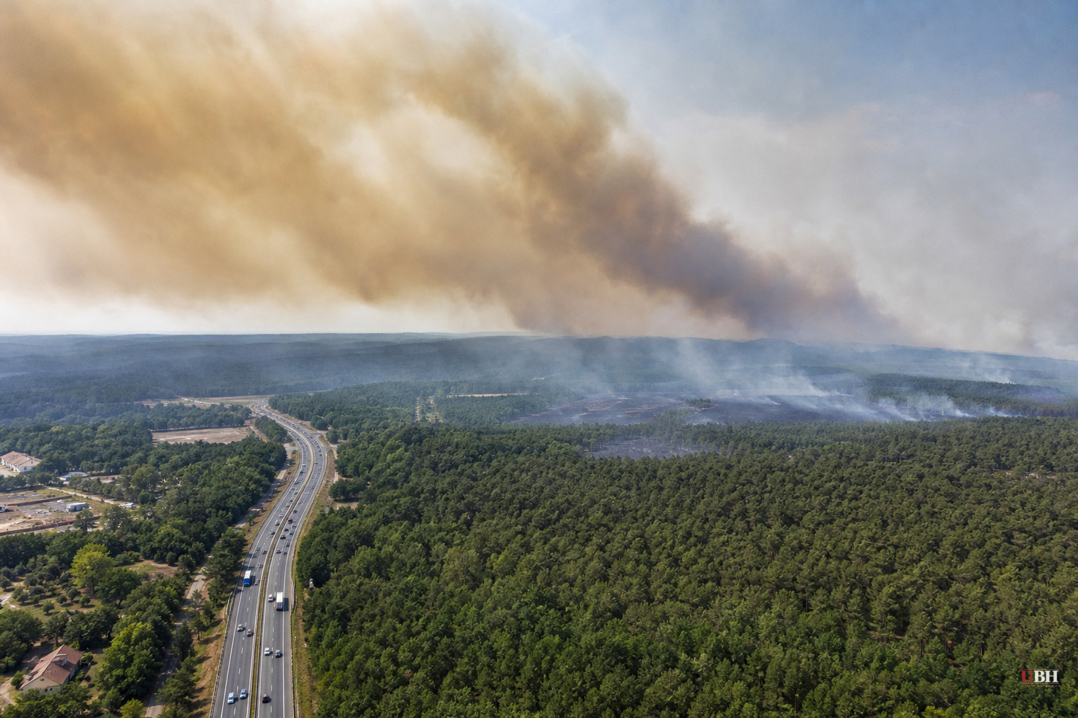 France's Wildfire Evacuations Top 250,000 as Gironde Fire Nears Bordeaux, New Front Opens Near Valencia