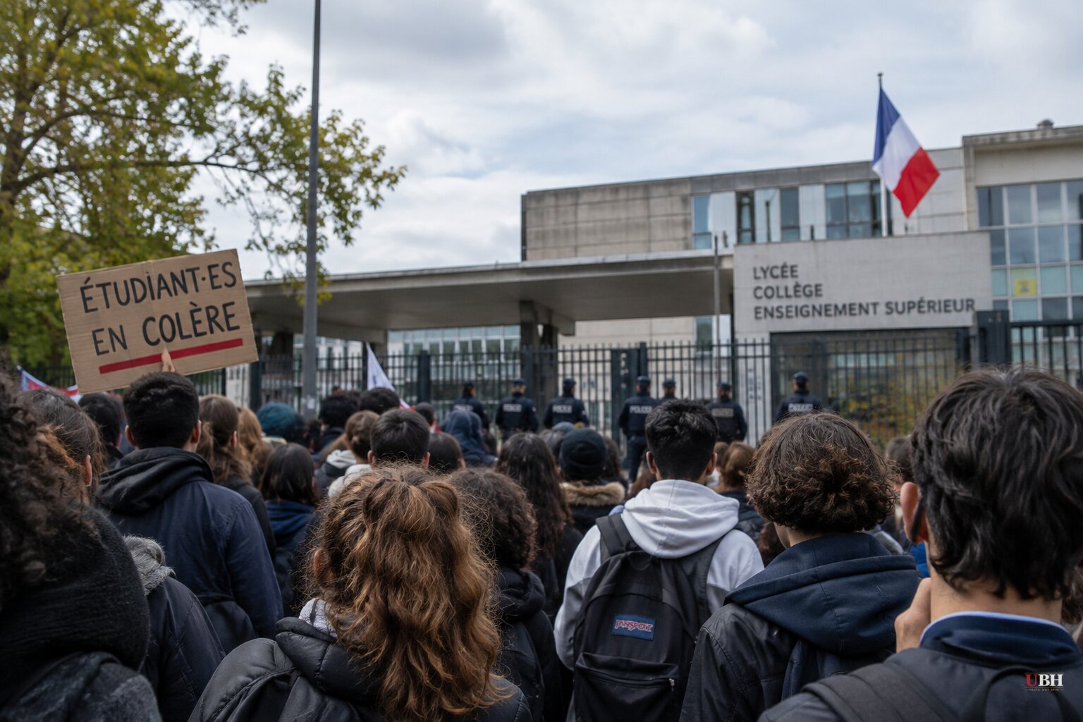 French Justice Ministry Counts 6,877 Arrests in Student Unrest as Bond Spreads Hit Widest Since 2012