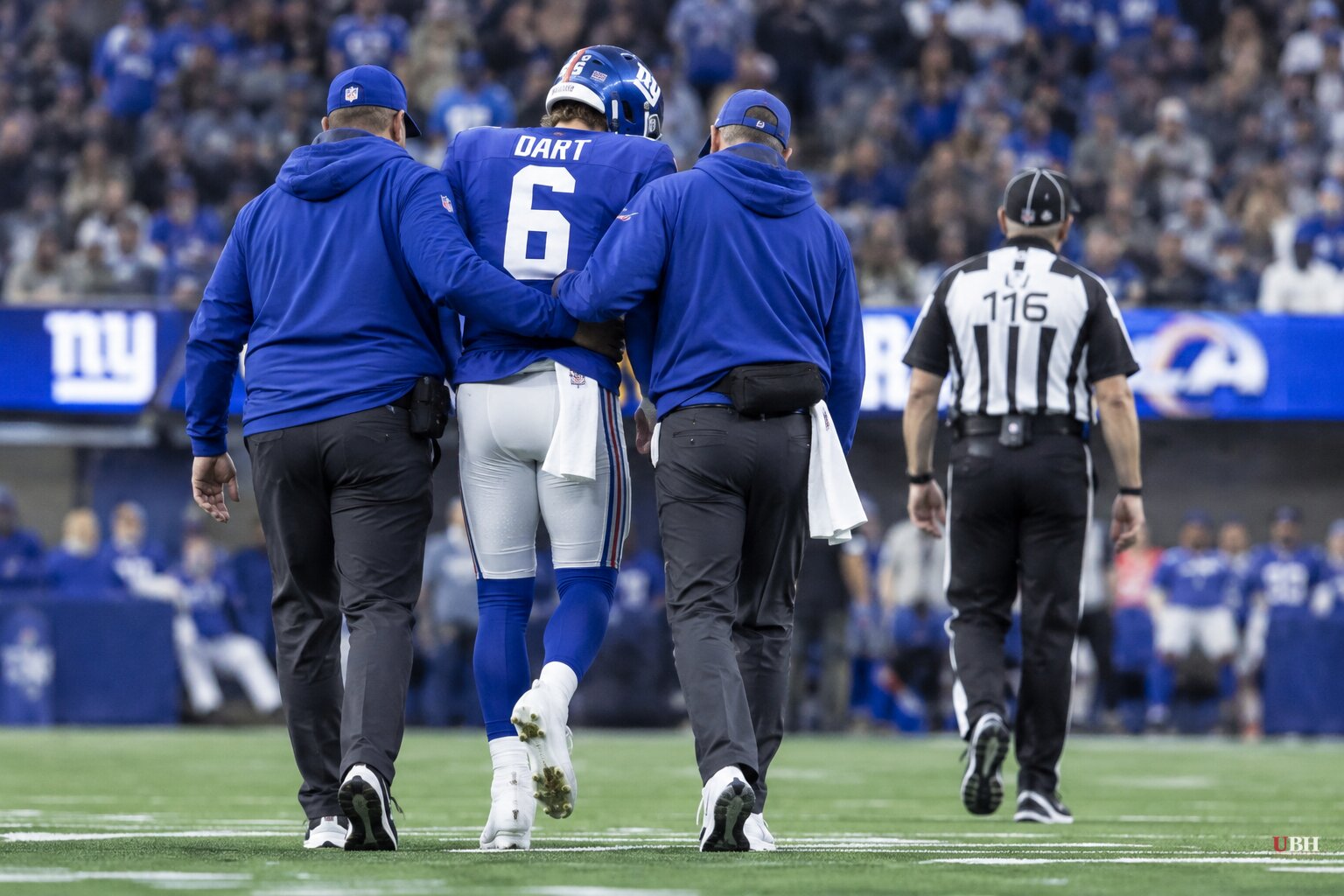 Giants QB Jaxson Dart Exits with Knee Injury as New York Falls 28-6 to Rams