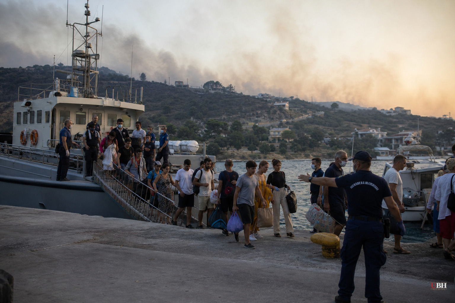 Greece Evacuates Hundreds by Boat as Wildfires Kill Three Firefighters on Crete and Mainland