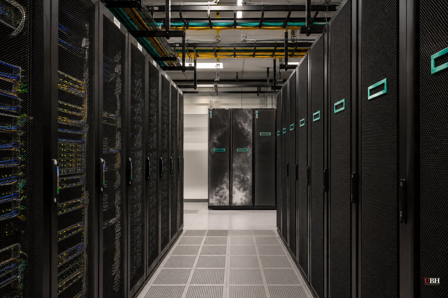 HPE to Supply Networking Gear for Oracle's AI Data Centers Under Multi-Year Deal, No Revenue Figures Disclosed