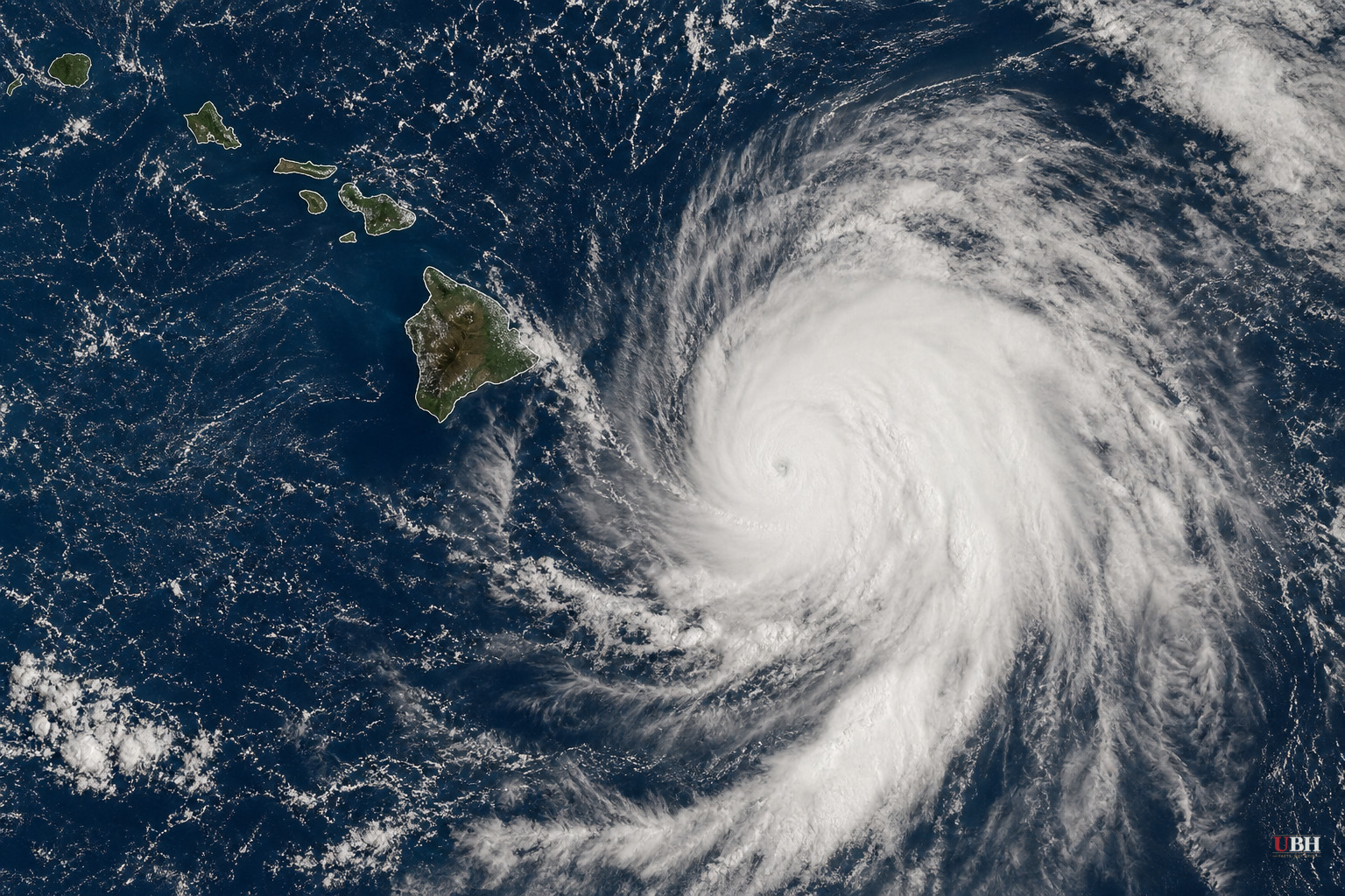 Hurricane Lala Weakens to Tropical Storm After Skirting Hawaii's Big Island, One Dead, 130,000 Without Power