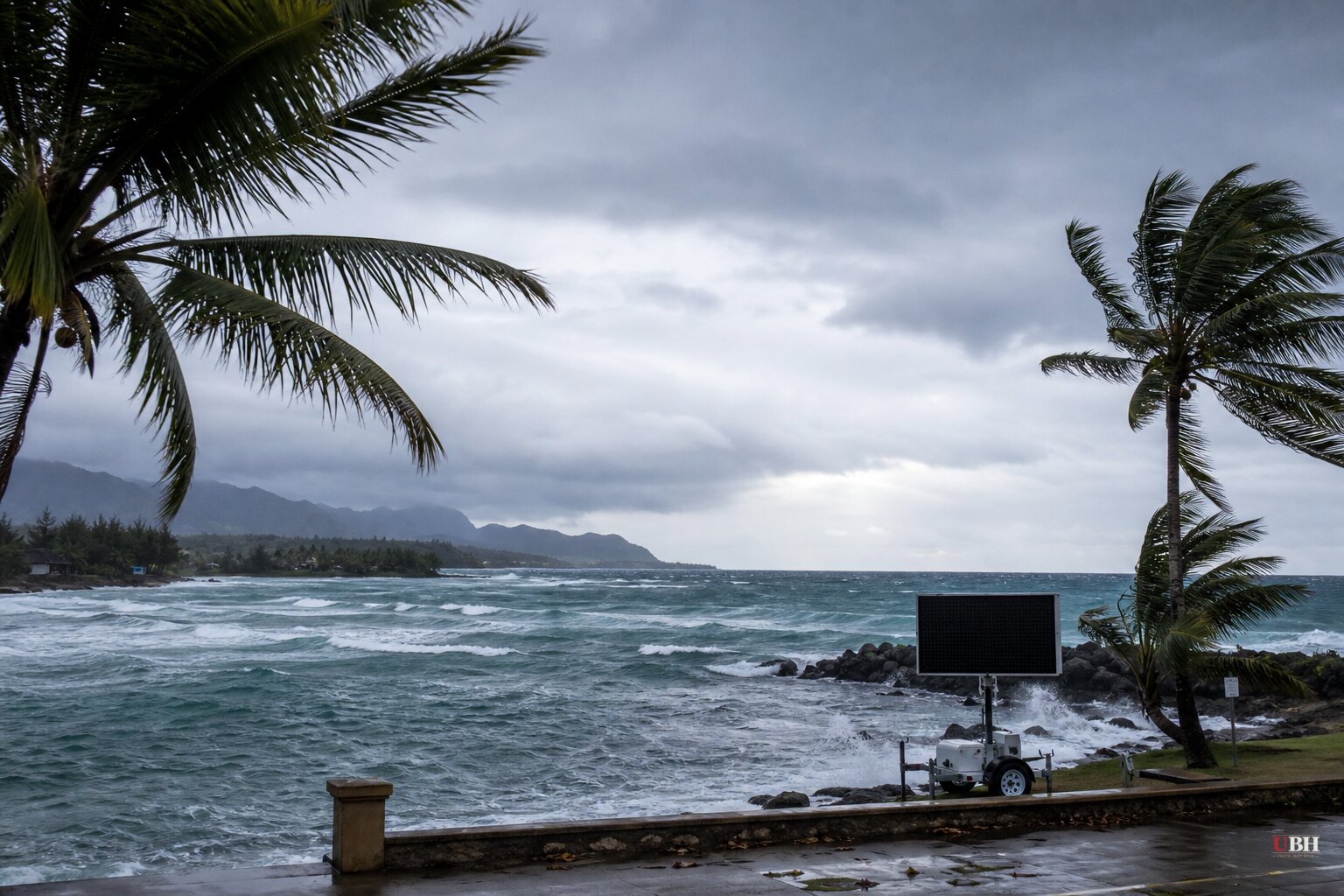 Hurricane Lowell Swings Between Category 3 and 4 as Hawaii Activates National Guard, Braces for Sunday Turn