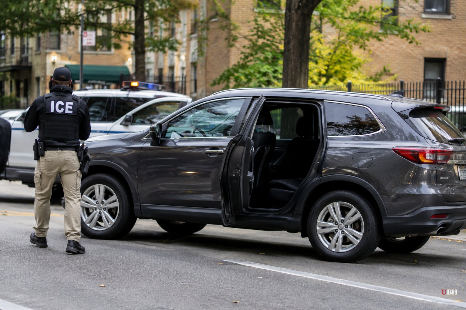 ICE Agent Shoots Man in Marble Hill With 5-Year-Old in the Back Seat