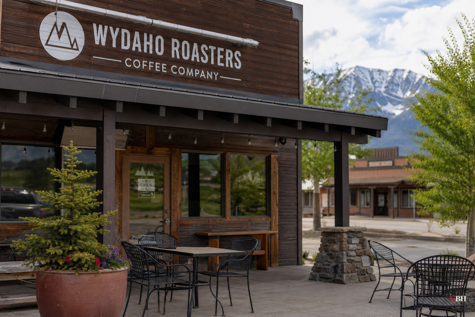 Idaho Coffee Shop Owner Kicks Out Students for Life Group, Compares Them to KKK