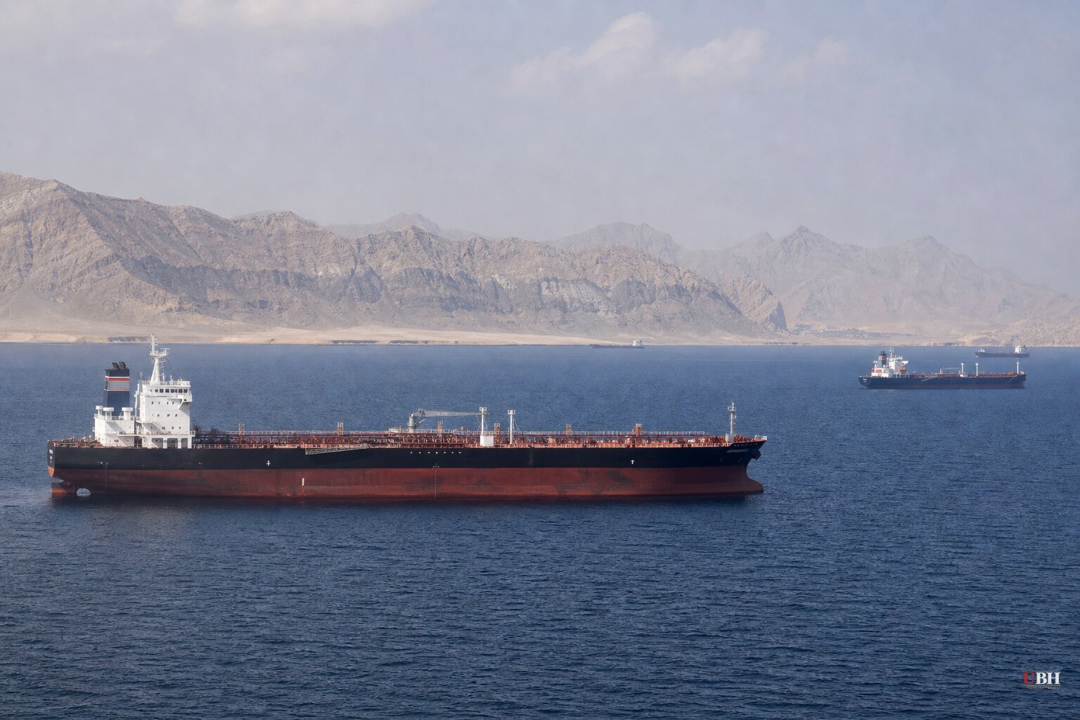 Iran and Oman Strike Deal on Temporary Hormuz Shipping Corridor, But Full Reopening Still Hostage to US Sanctions Fight
