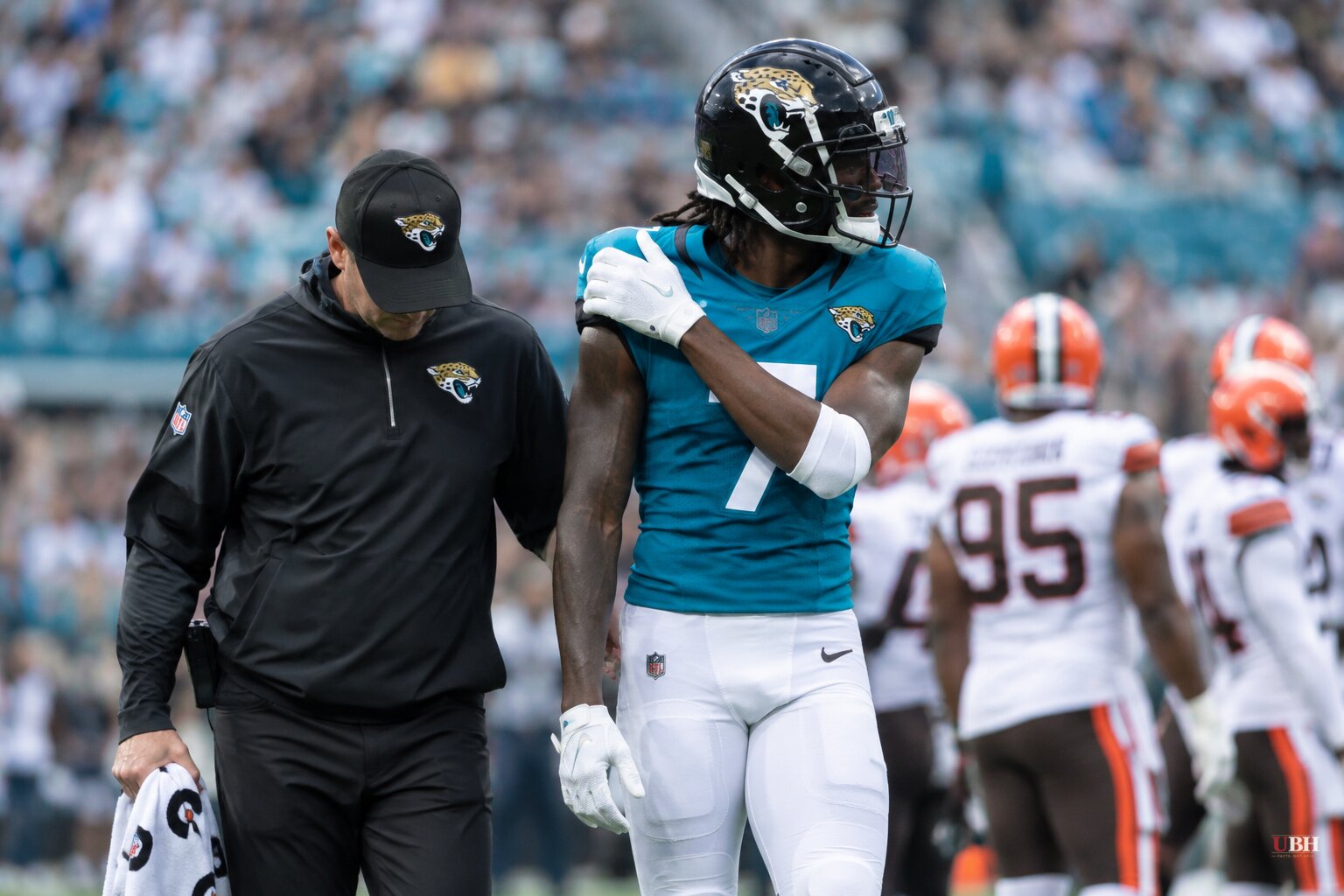 Jaguars Blow Out Browns 34-10, Coen Says Brian Thomas Jr. Will Play Through Shoulder Injury