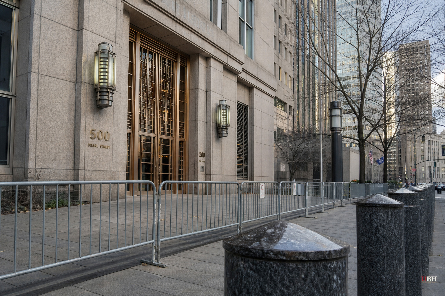 Mangione's Manhattan Murder Trial Pushed to December as Double Jeopardy Fight Begins