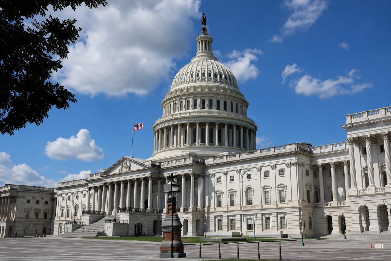 Massie and House Democrats File Resolution to Force Speaker Johnson to Sue Trump Over Iran War Powers
