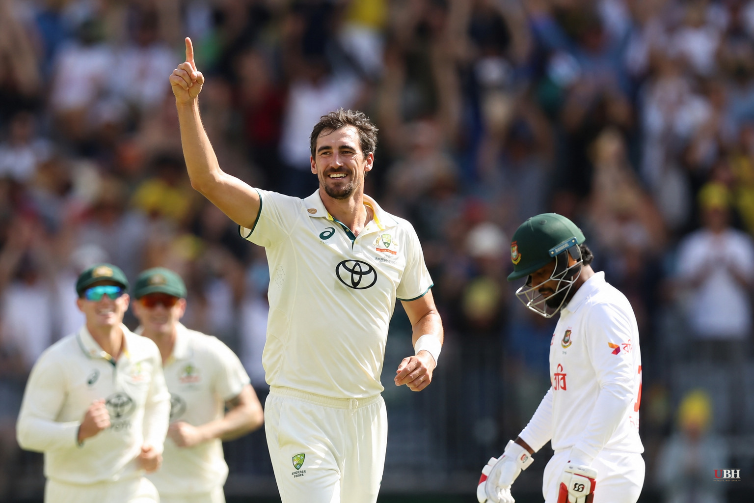 Mitchell Starc Passes Kapil Dev on All-Time Test Wicket List While Australia Get Bowled Over By Bangladesh