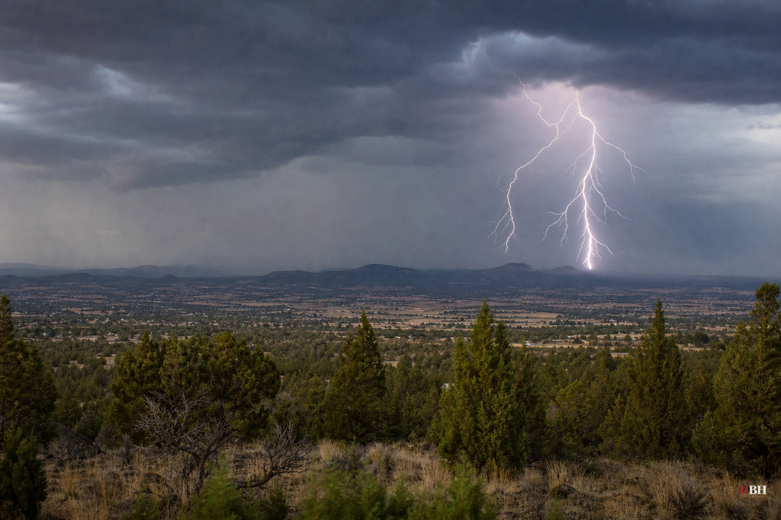 Nearly 2,000 Lightning Strikes Ignite 35 Wildfires Across Central Oregon in Hours