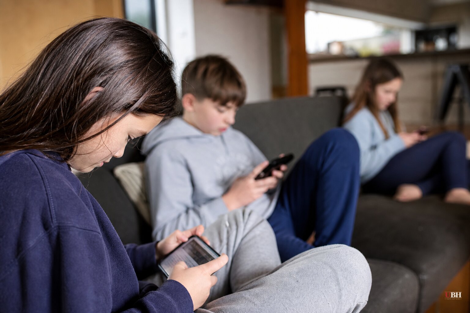 New Zealand Proposes Banning Kids Under 16 From Social Media, But Luxon's Own Coalition Won't Back It