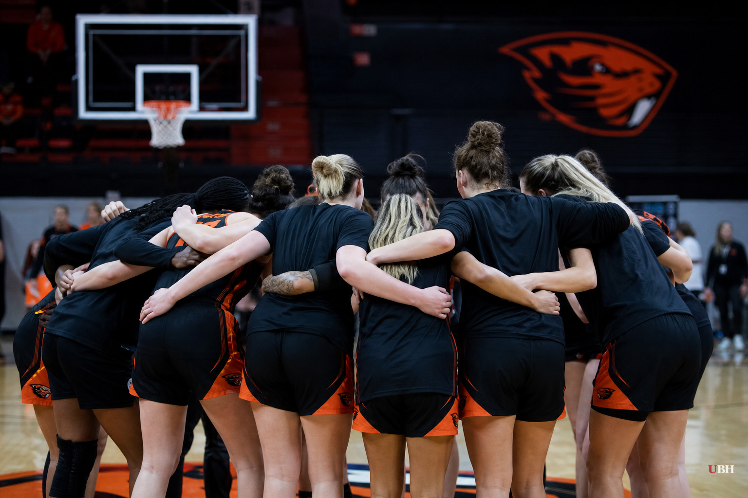 Over 100 Women's College Basketball Players Sign Union Cards, Oregon State Players File for State Recognition
