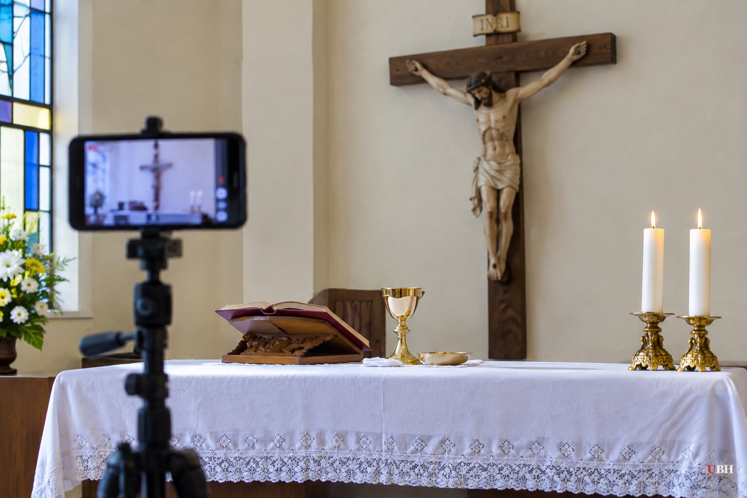 Priest Killed When Crucifix Falls on Him During Livestreamed Mass in Guayaquil, Ecuador