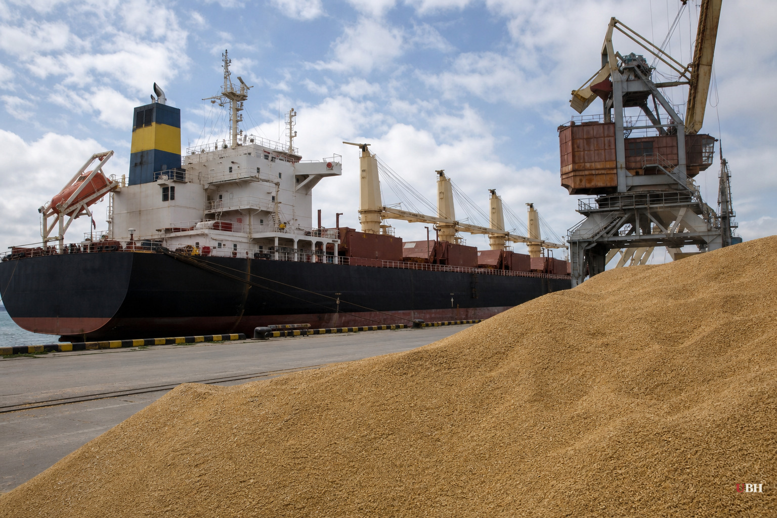 Russia Strikes Wheat Ship in Black Sea Thursday, Killing One as Odesa Port Traffic Collapses