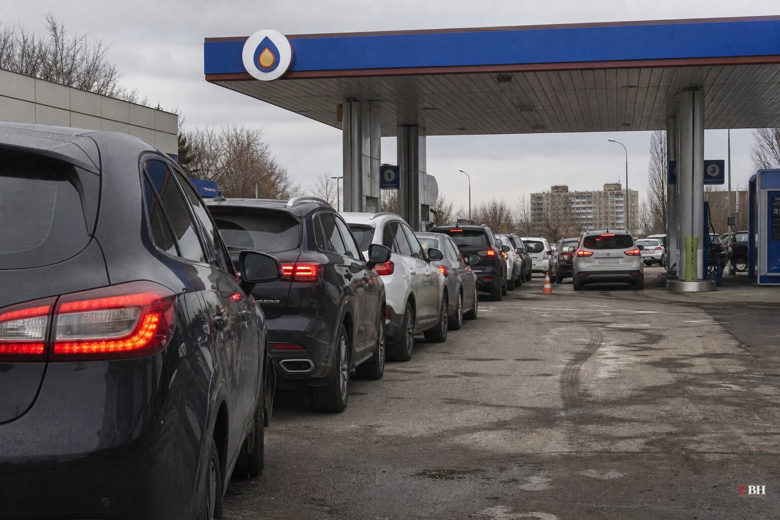 Russia's Fuel Crisis Spreads to Moscow as Deputy PM Claims Refineries Are Coming Back Online