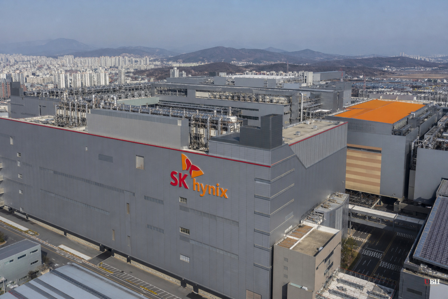 SK Hynix Posts Record Profit on AI Chip Demand, Still Falls Short of Wall Street Estimates