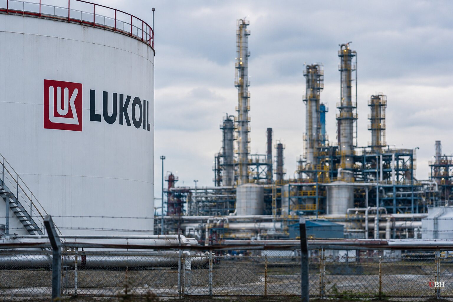 Stalled $22 Billion Lukoil Sale Keeps European Refineries Idle While US Gas Prices Hit Record Highs