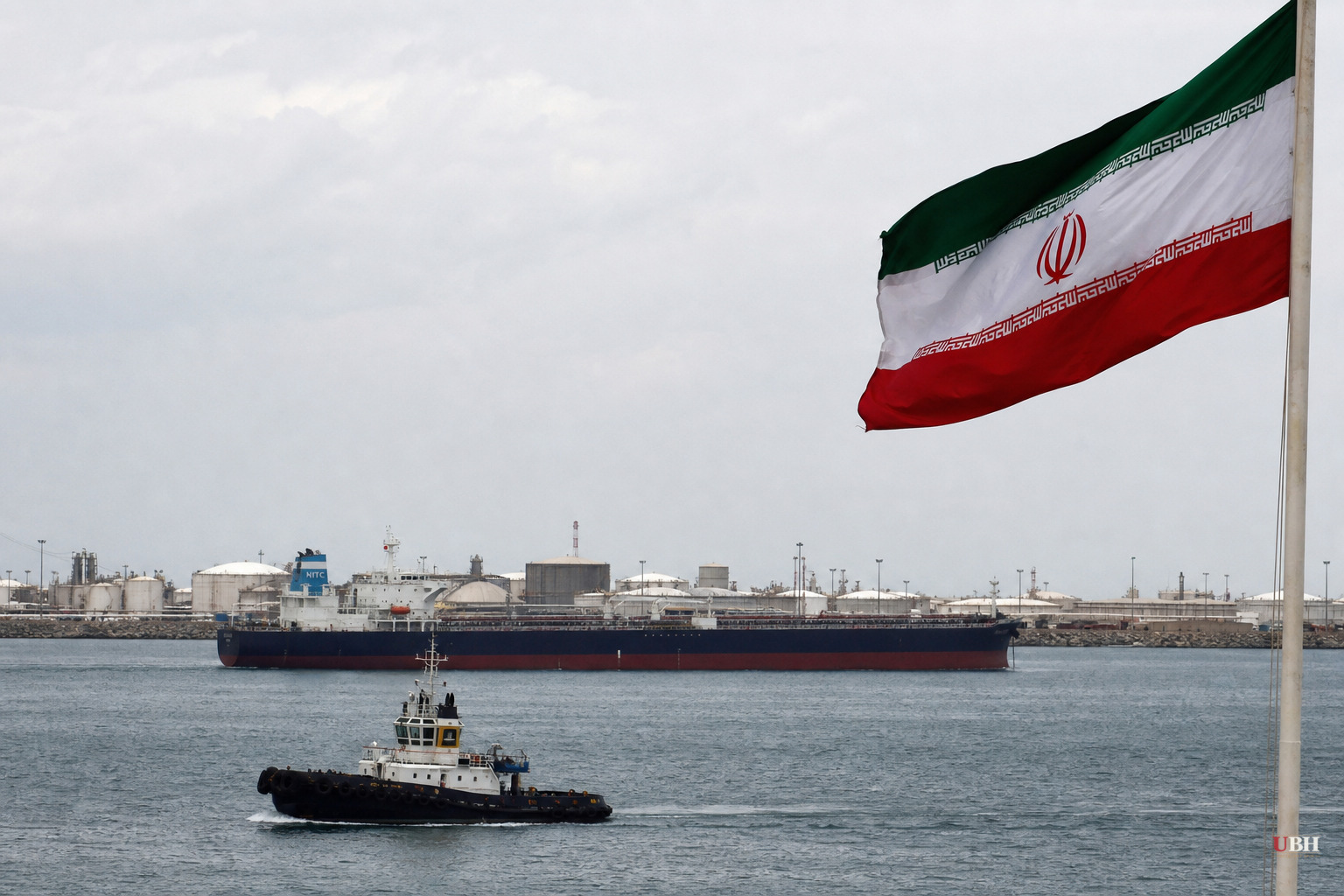 Trump Pauses Iran Strikes as Oman Brokers Hormuz Talks in Tehran, Ukraine Hits Iranian Vessel in Caspian