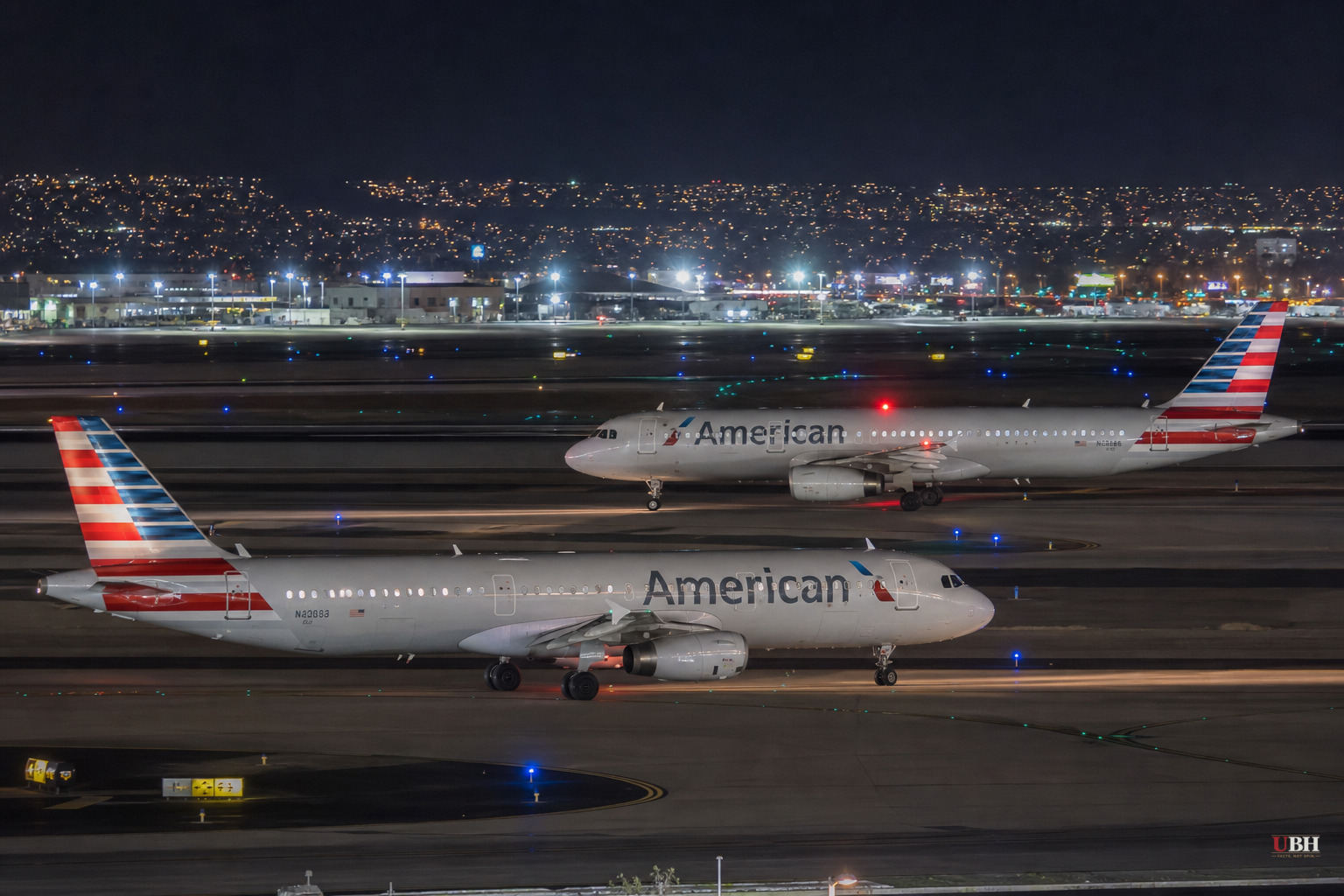 Two American Airlines Jets Shared the Same Flight Number Over Phoenix. A Controller Caught It in Time.
