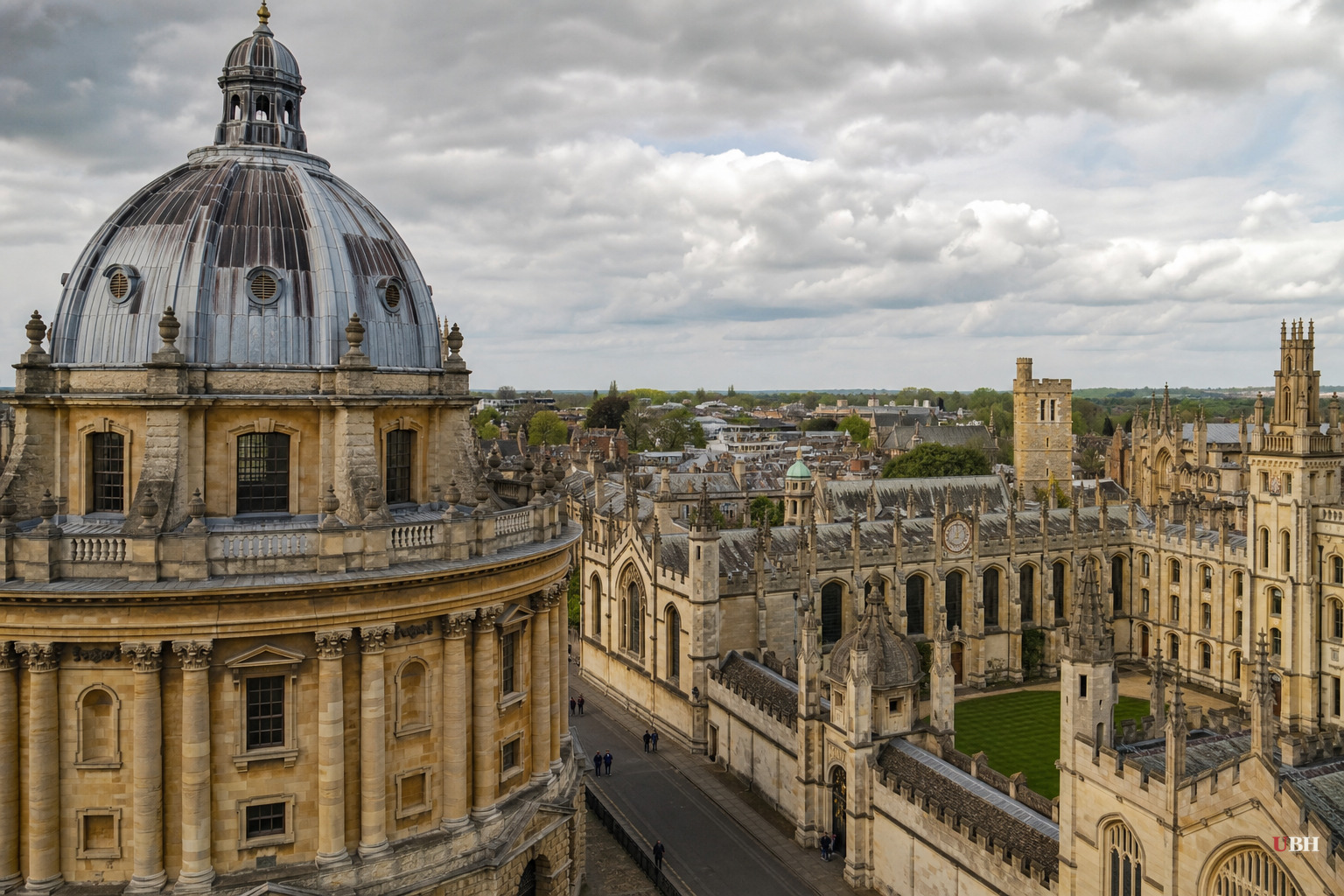 UK Universities Cut Entry Grades as International Applications Drop 10%, Leaving £500m Deficit