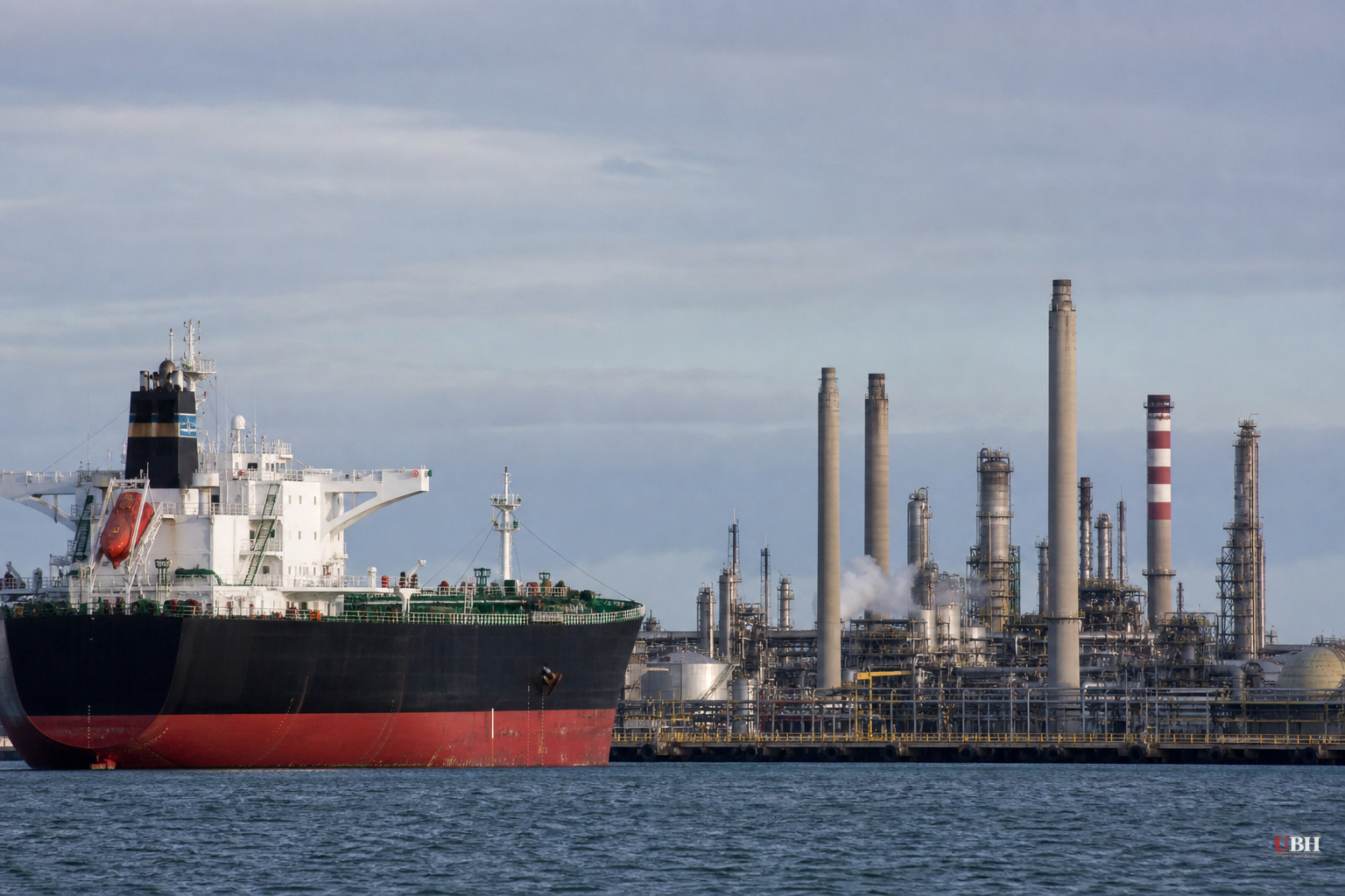 US Launches New Iran Strikes as Oil Tops $90 a Barrel and Troop Deaths Raise War Fears