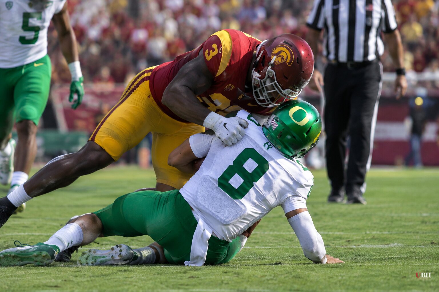 USC Linebacker Ejected for Targeting on Hit That Sent Oregon QB Dante Moore to the Hospital