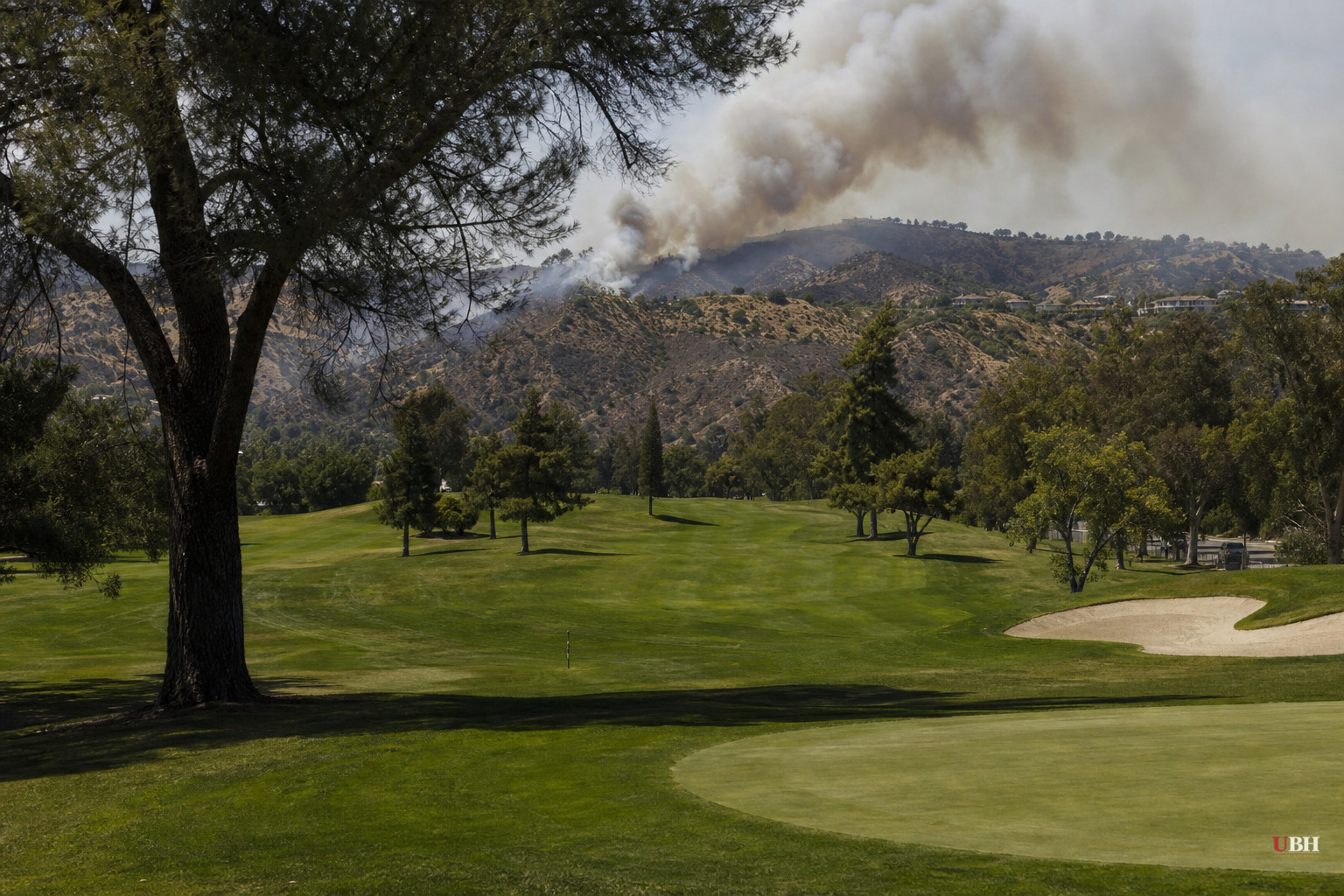 Walnut Fire Burns 20 Acres in Burbank, Triggers Evacuations Near DeBell Golf Course